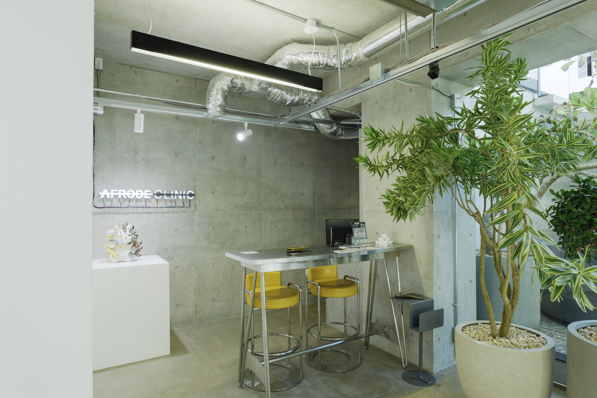 Reception at AFRODE CLINIC, a private preventive medicine clinic in Omotesando, Tokyo