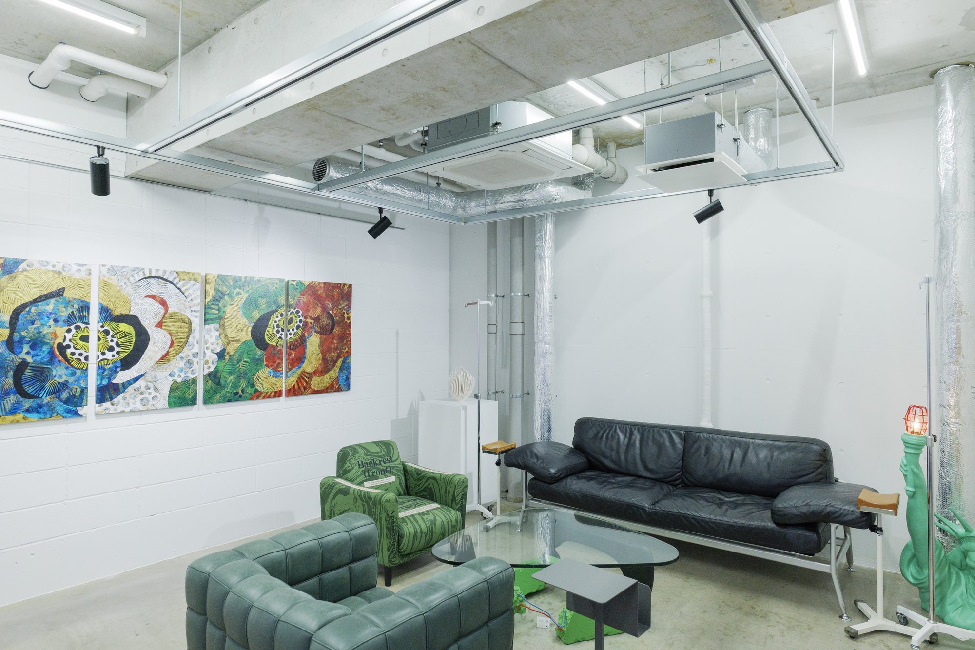 The VIP room at AFRODE CLINIC, Omotesando Tokyo, where intravenous treatments are given