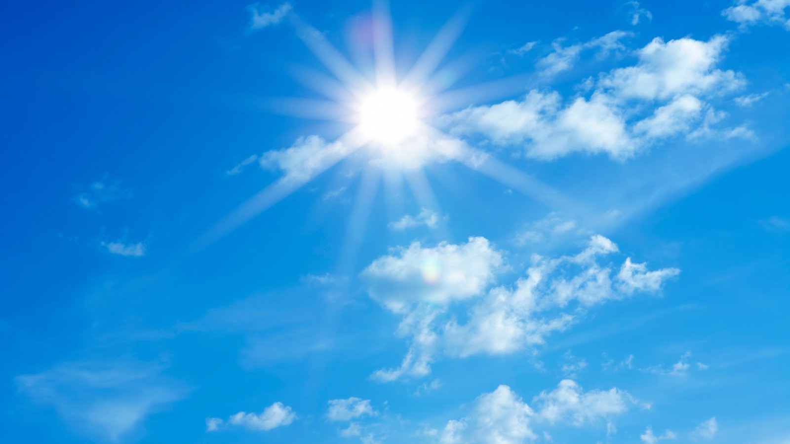 青空に輝く太陽